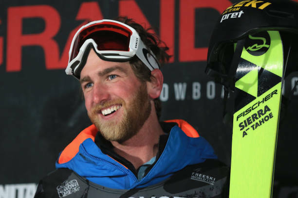 An American freestyle skier has died in an avalanche in Japan
