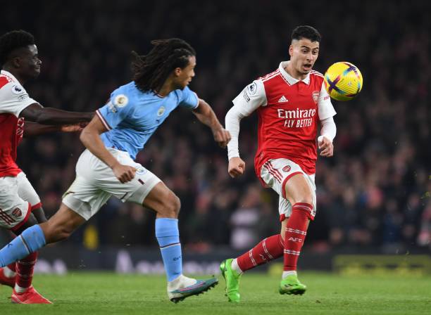 Title race swings again as Arsenal win, Man City slip