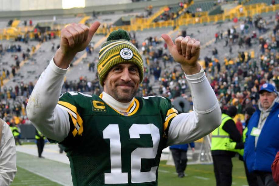 Packers RB Aaron Jones on Aaron Rodgers offseason rumors: 'I hope he's not going anywhere'