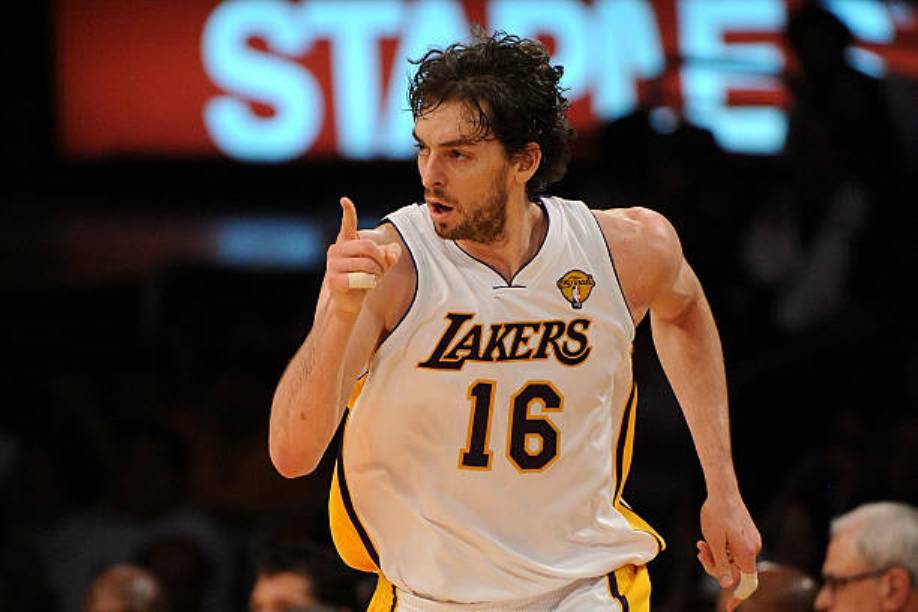 Pau Gasol becomes 12th Lakers player to retire jersey
