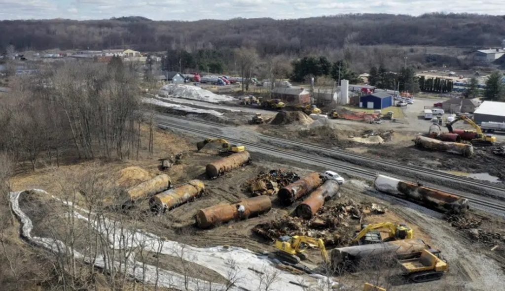 Norfolk Southern to pay millions for derailment: governor