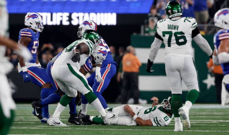 Aaron Rodgers' injury reignites the issue about the usage of artificial grass