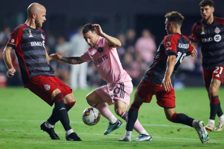 Lionel Messi appears to be injured and leaves the field during Inter Miami's game against Toronto FC