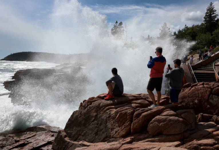 Lee, a "large and dangerous" hurricane, will hit New England with strong gusts and coastal floods