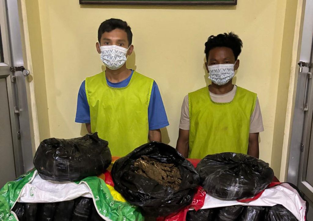 सुनसरीमा ३४ किलो गाँजासहित दुई युवा पक्राउ, प्रहरीको छड्के चेकिङमा खुल्यो रहस्य!