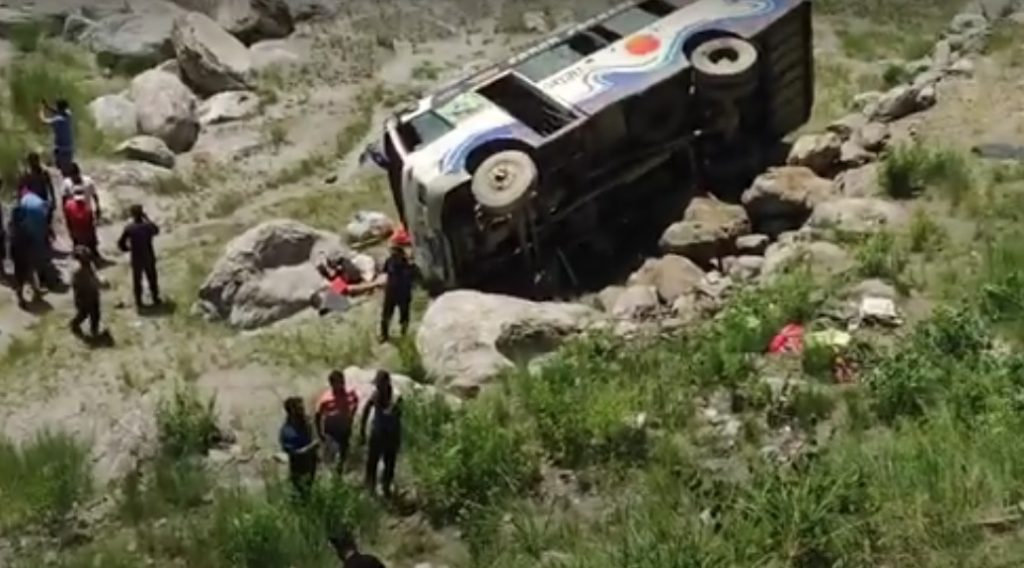 मेलम्चीमा बस दुर्घटना: ८ जना यात्रु घाइते, चालकसहितको सूची सार्वजनिक