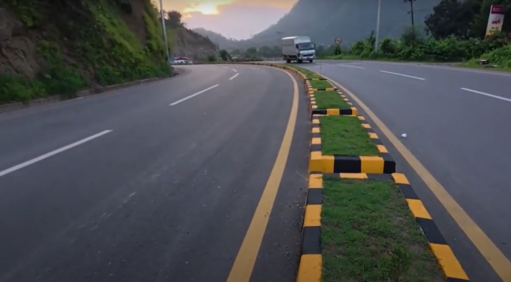 मुग्लिन–पोखरा सडक: पूर्वी खण्डको कालोपत्र सकिएपछि स्थानीयमा खुसीयाली