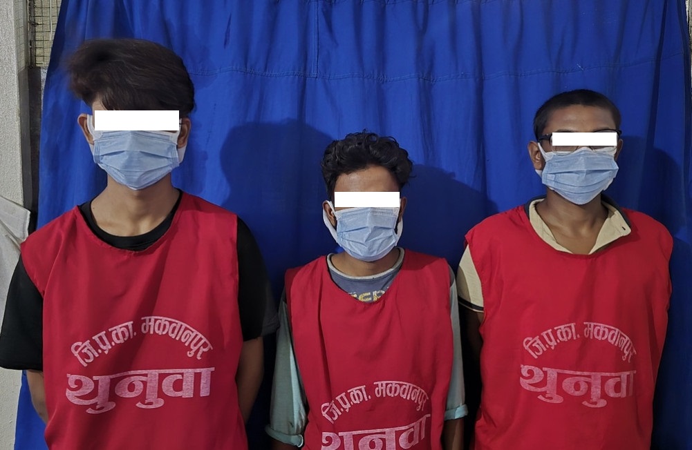 सिमेन्ट उद्योगको मेकानिकल पार्ट्स चोरी गर्ने तीन युवक पक्राउ