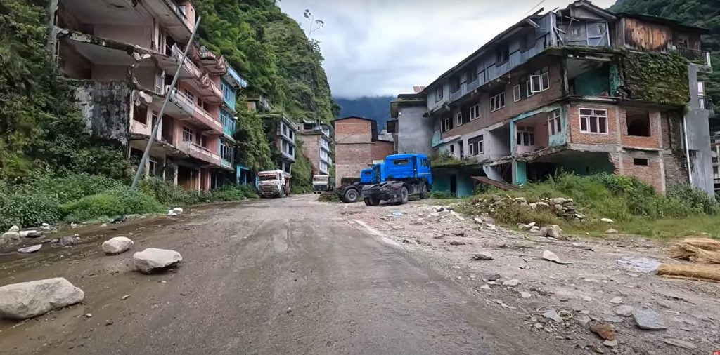 कोदारी राजमार्ग खुलेपछि भन्सार नाकामा रोकिएका कन्टेनर प्रवेश