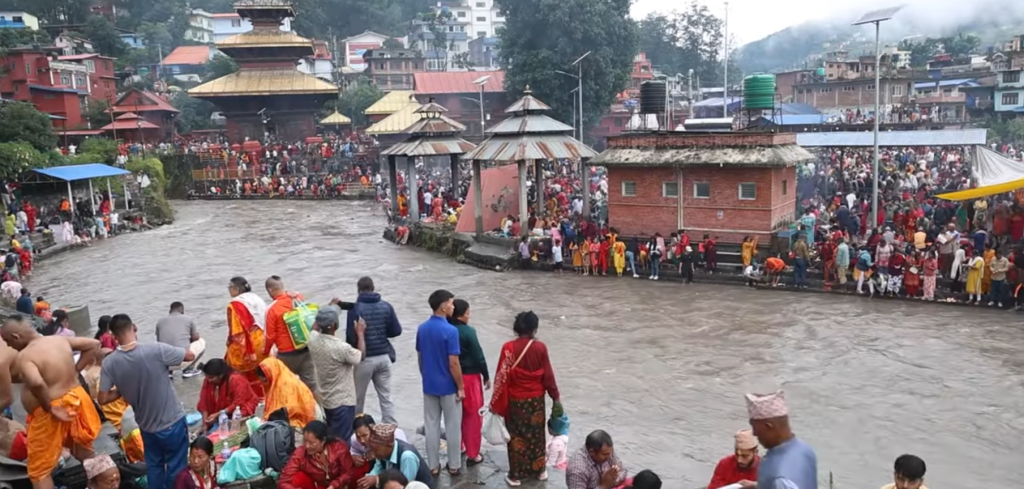 गोकर्णेश्वरमा कुशे औंसी मेला: पितृश्राद्ध र पिताको मुख हेर्ने दिनमा भक्तजनको घुइँचो