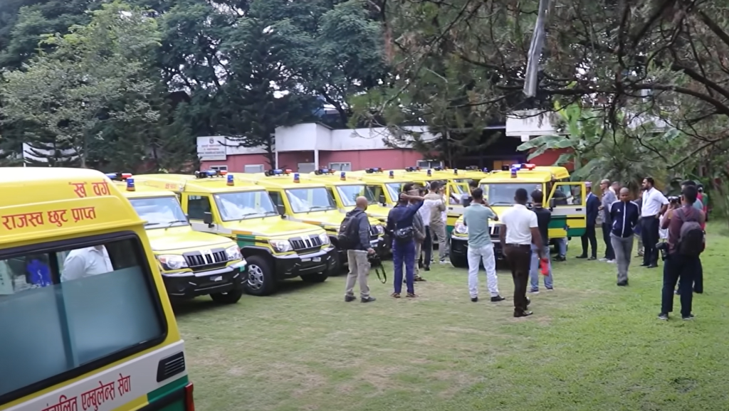 काठमाडौं महानगरले दुर्गम गाउँपालिकालाई ३५ वटा एम्बुलेन्स वितरण