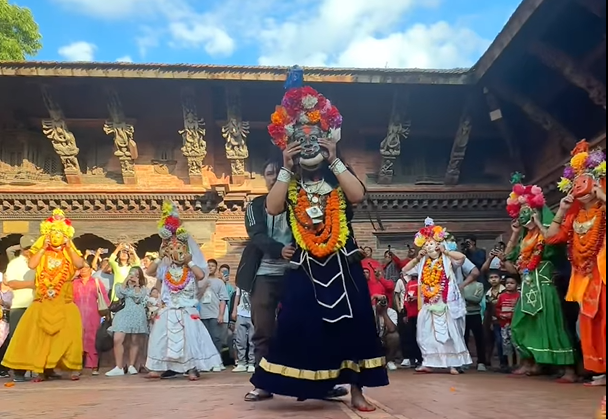 फूलपातीमा पाटन दरबार क्षेत्रमा परम्परागत अष्टमात्रिका नाच प्रदर्शन