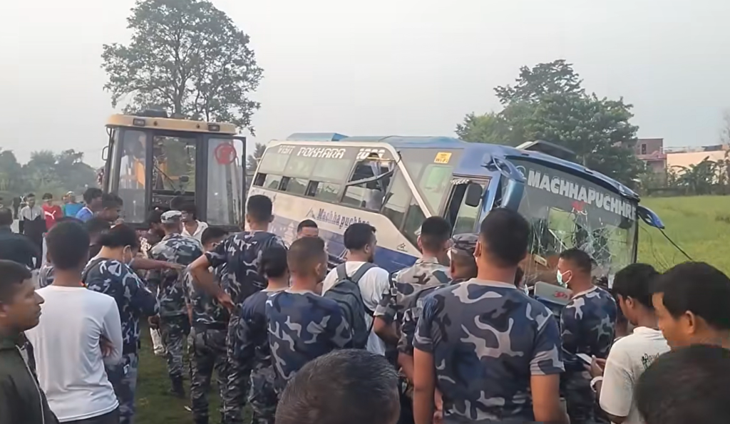 कपिलवस्तुमा बस पल्टिँदा १० घाइते, एकको अवस्था गम्भीर