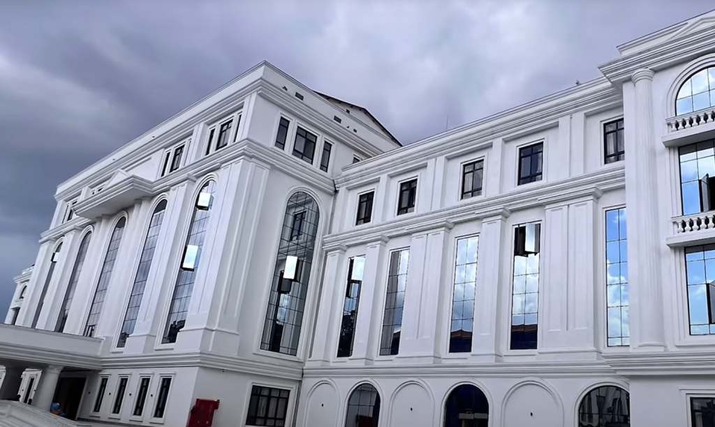 प्रधानमन्त्रीको नयाँ कार्यकक्ष जोगिएका सामग्रीबाट तयार