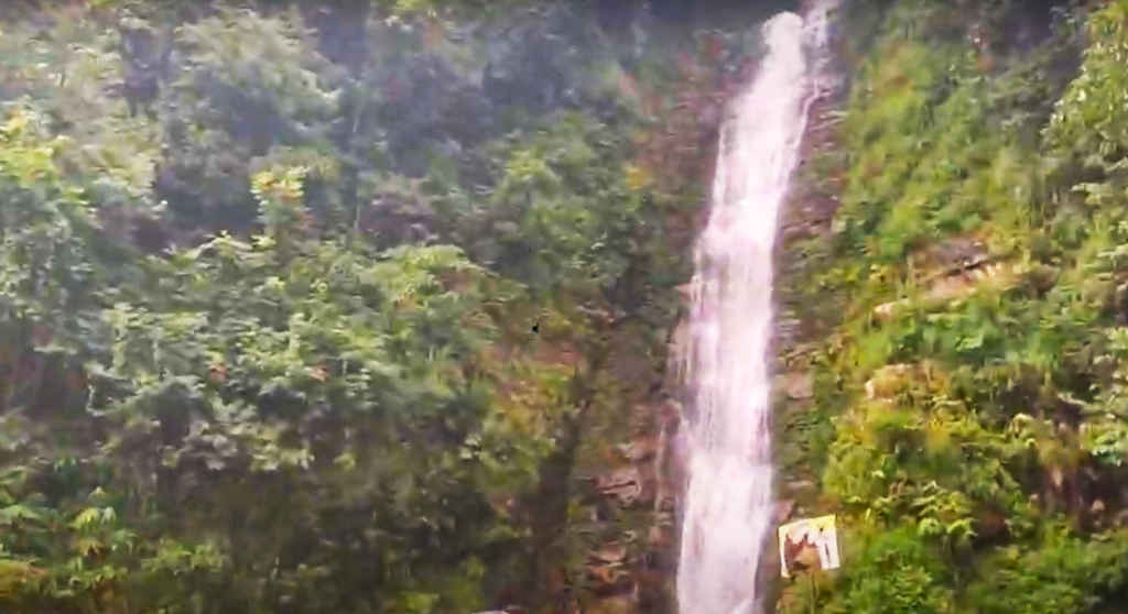 पर्यटकीय गन्तव्य बन्दै गाईखुरे झरना