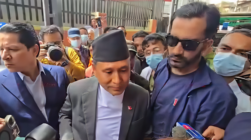 शपथपछि ऊर्जा मन्त्री घिसिङ जेन–जी आन्दोलनका घाइतेसँग भेट्न अस्पताल पुगे