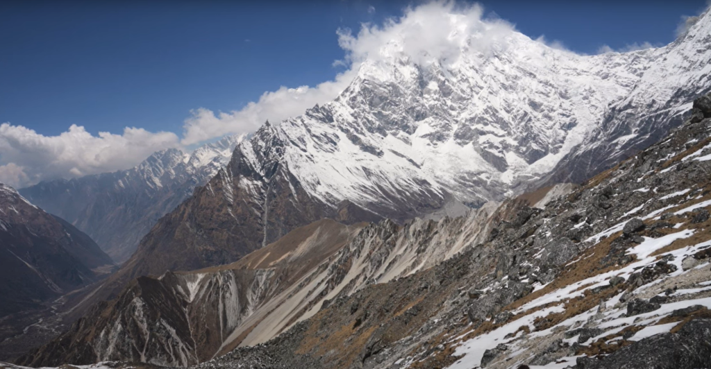 लाङटाङ घुम्न गएका भक्तपुरका चार युवायुवती बाढीले बगाए