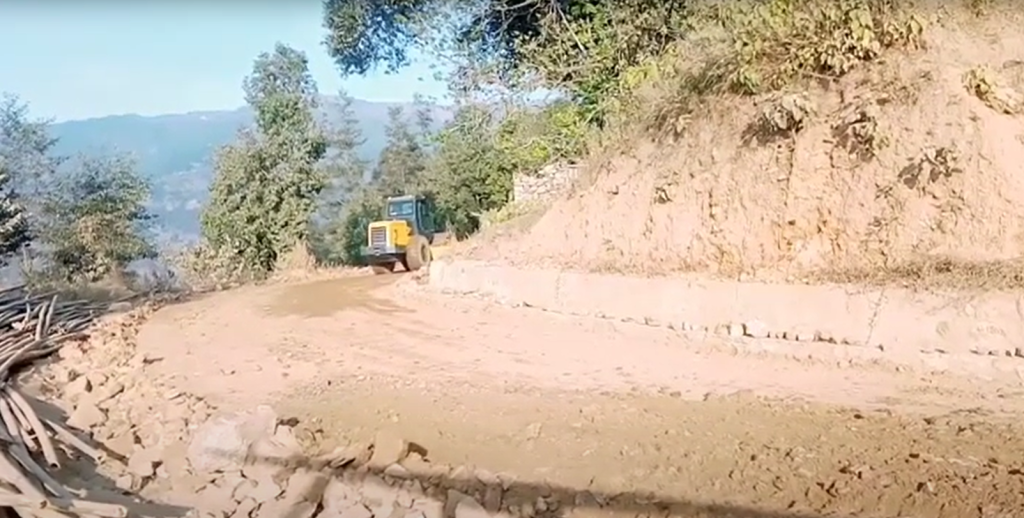पर्वतमा सडक अलपत्र छाड्ने ठेकेदारको जमानत जफत
