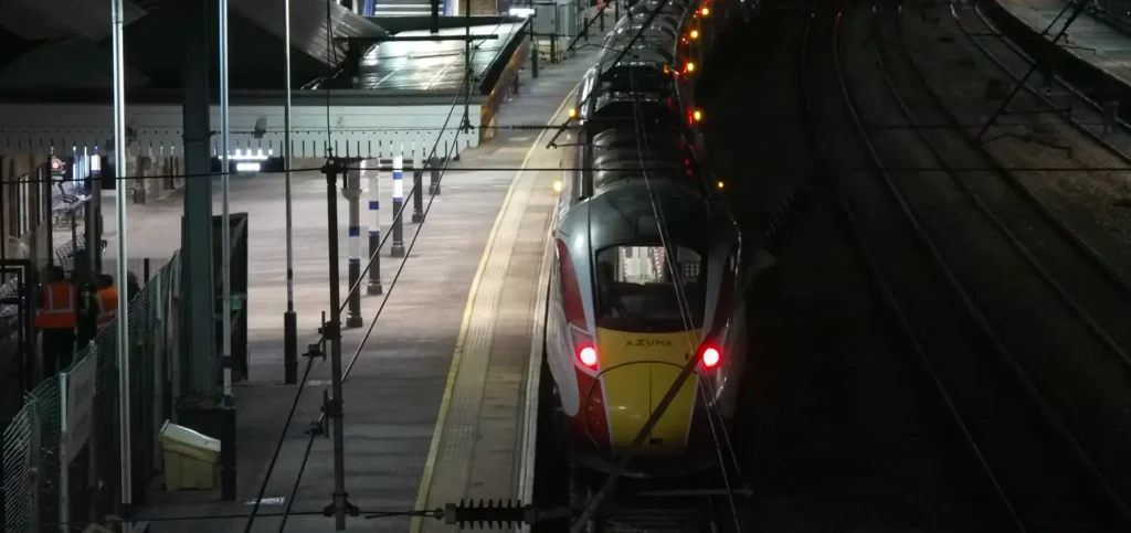 बेलायतमा रेलभित्र चक्कु आक्रमण : नौ जना गम्भीर घाइते, दुई जना पक्राउ