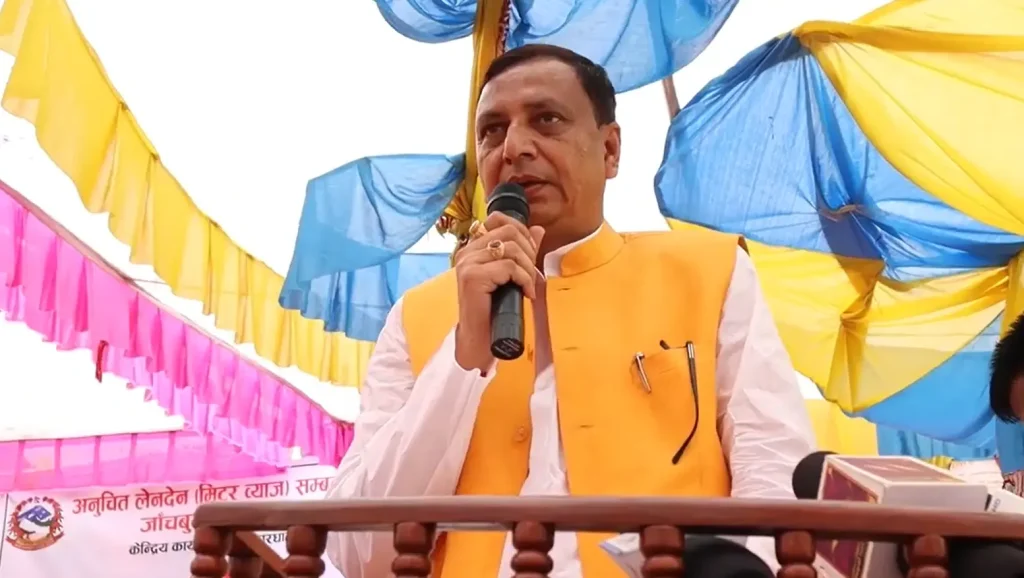 मधेशमा नयाँ मुख्यमन्त्री: एमालेका सरोज यादवले लिए पद तथा गोपनीयताको सपथ