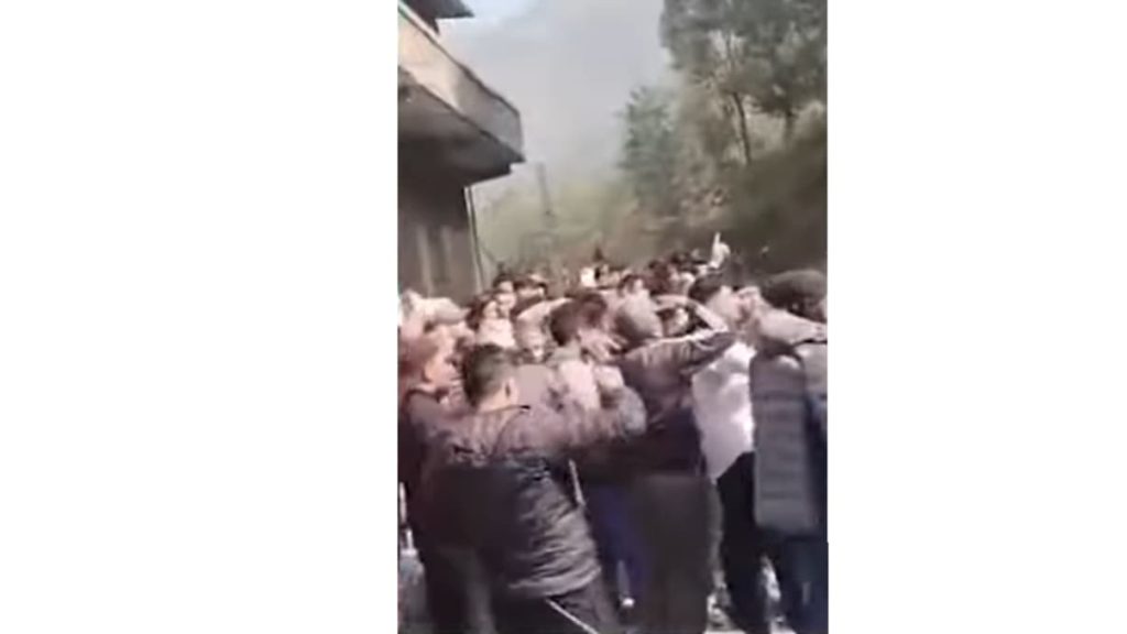 दोलखामा मतदानस्थलमा विवाद, स्थिति नियन्त्रणका लागि हवाई फायर